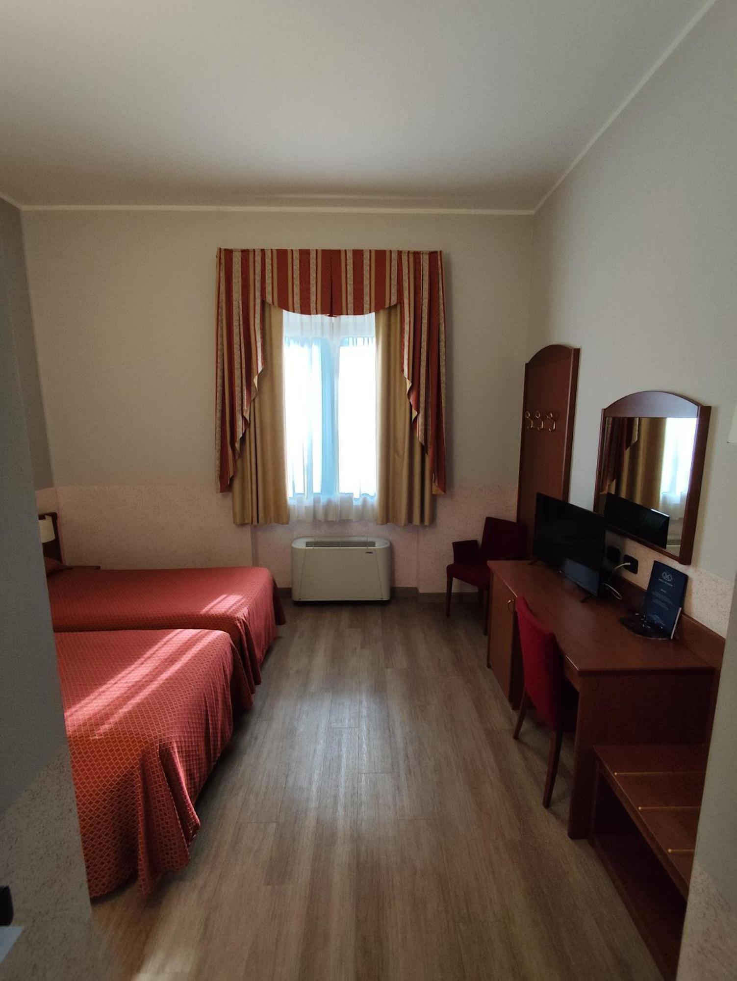 Hotel Majestic San Giuliano Milanese Kültér fotó
