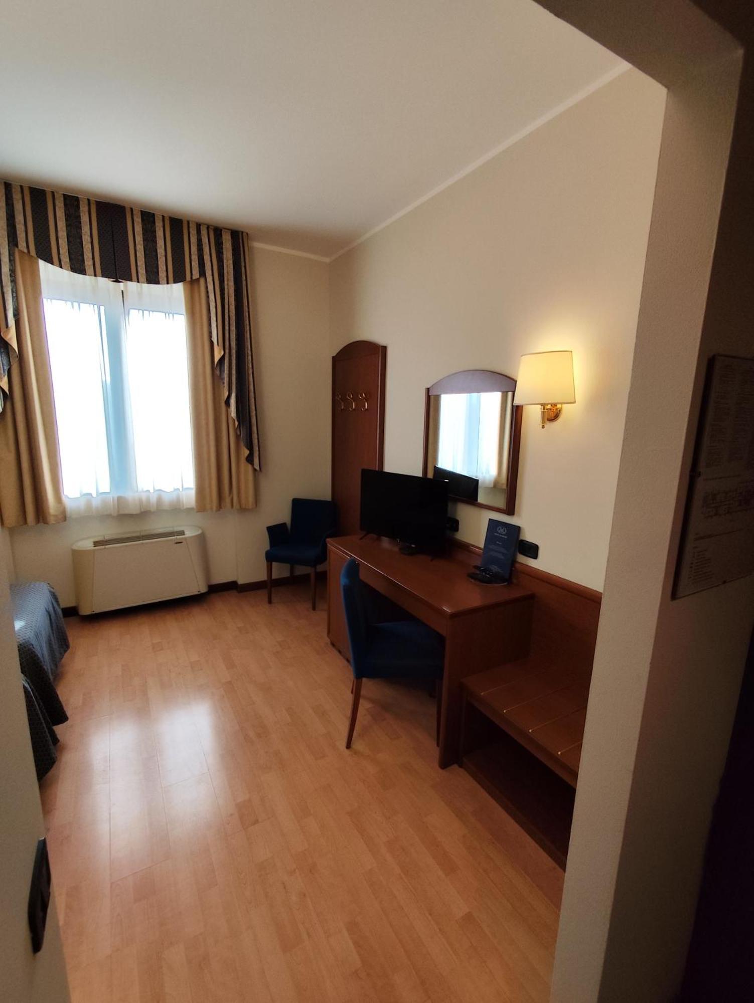 Hotel Majestic San Giuliano Milanese Kültér fotó
