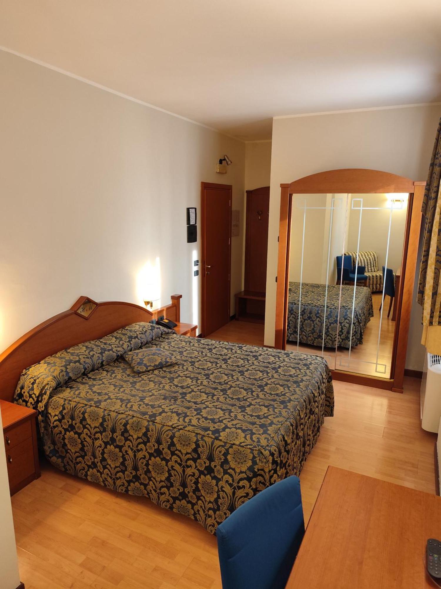 Hotel Majestic San Giuliano Milanese Kültér fotó