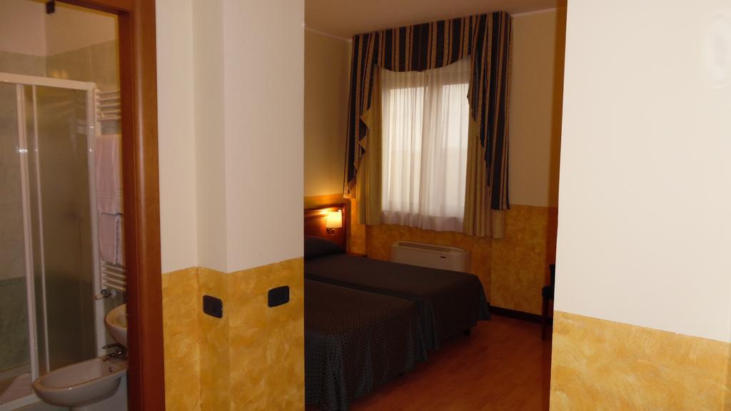 Hotel Majestic San Giuliano Milanese Kültér fotó